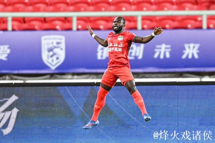 河南队2025:用汗水与血性,书写一段逆境重生传奇 河南队2025:用汗水与血性,书写一段逆境重生传奇